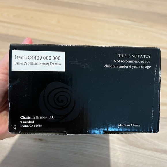 Marie Osmond 50th Anniversay Keepsake Doll - Picture 7 of 7